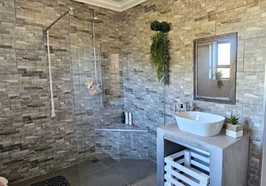 5 Bedroom Property for Sale in Franskraal Western Cape